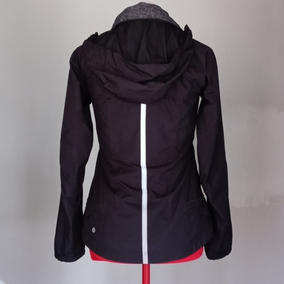 Lululemon Athletica Lightweight Jacket Sz 4 - Picture 6 of 14